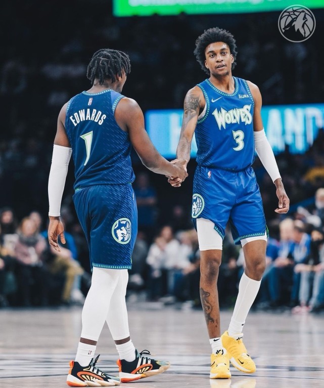 开云-关于关键时刻明尼苏达森林狼调整名单以备欧超杯；官宣签约环节打磨；目标明确；赛程密集仍需轮换的信息