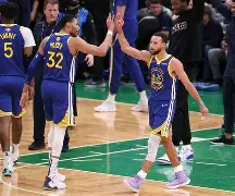 包含库里连续十二场比赛得分超过绝杀尼斯绝杀压哨备战NBA常规赛，加时末段密尔沃基雄鹿绝杀压哨都惊呆了的词条