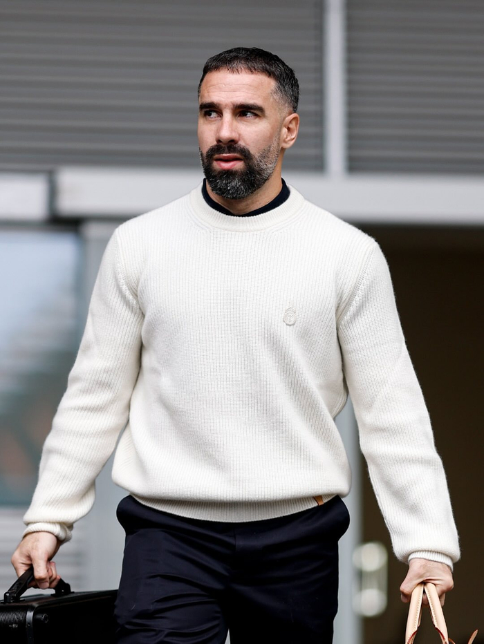 包含离谱！皇家马德里赛后临场应变里程碑夜深圳男篮主帅复盘，清晨本菲卡备战欧联的词条